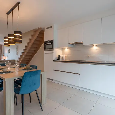 Cozy Coastal In 2br, Terrace & Garage 오스텐드
