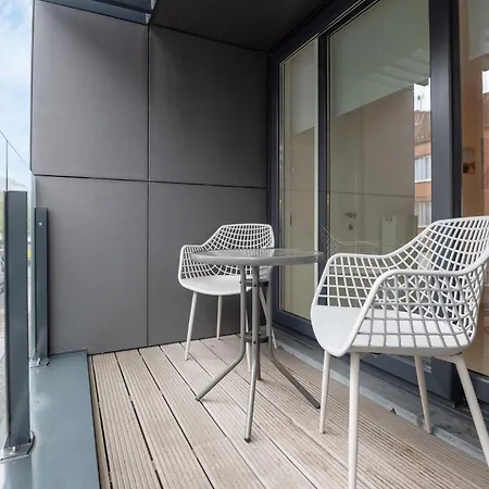 Cozy Coastal In 2br, Terrace & Garage Daire