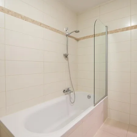 Daire Cozy Coastal In 2br, Terrace & Garage *