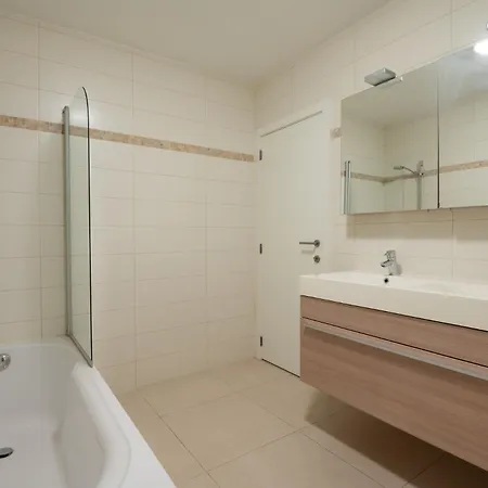 Cozy Coastal In 2br, Terrace & Garage *