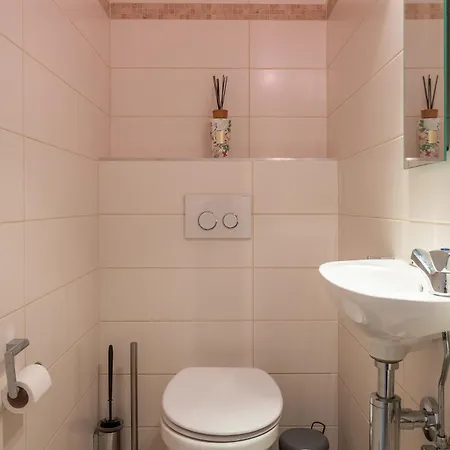 Daire Cozy Coastal In 2br, Terrace & Garage *